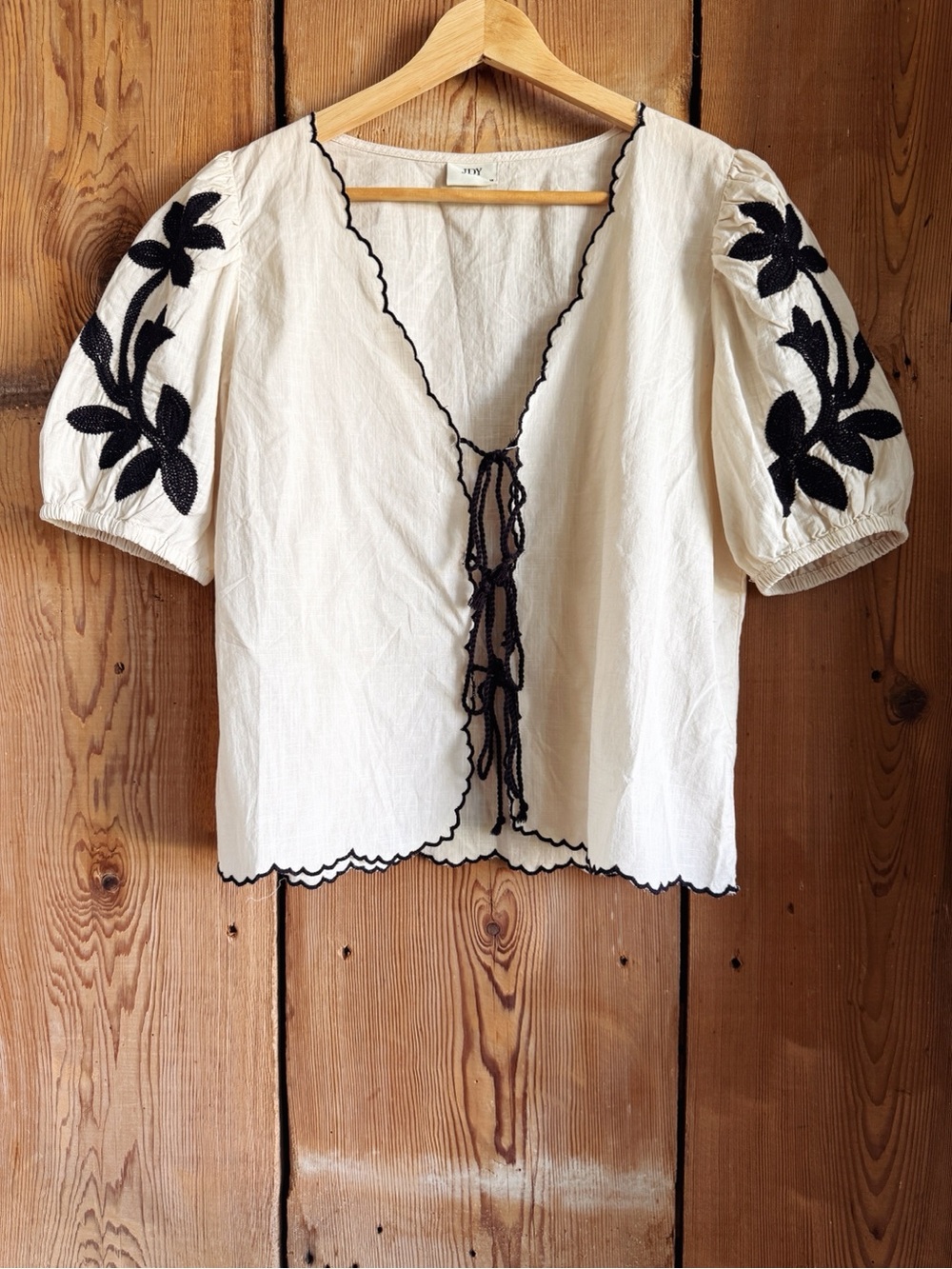 Sz M JDY Birch & Sky Captain Embroidered Tie Front Puff Sleeve Blouse NWOT